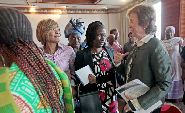 Mary Robinson meets representatives of women's groups, Abidjan, May 2011