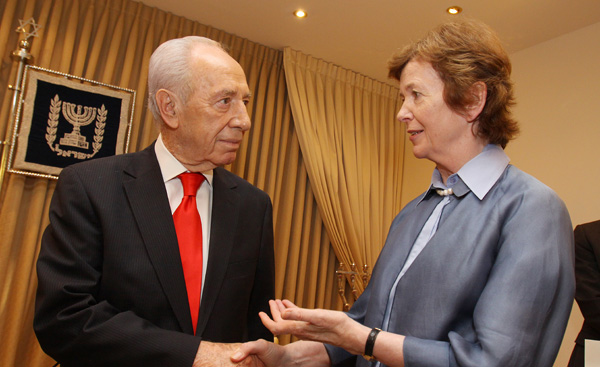 Mary Robinson meets President of Israel, Shimon Peres, August 2009