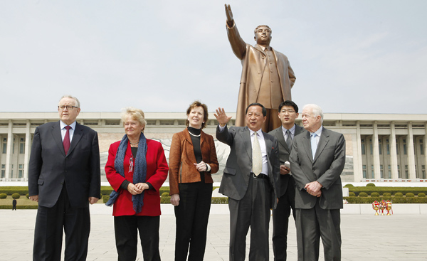 Martti Ahtisaari, Jimmy Carter, Mary Robinson and Gro Harlem Brundtland in North Korea