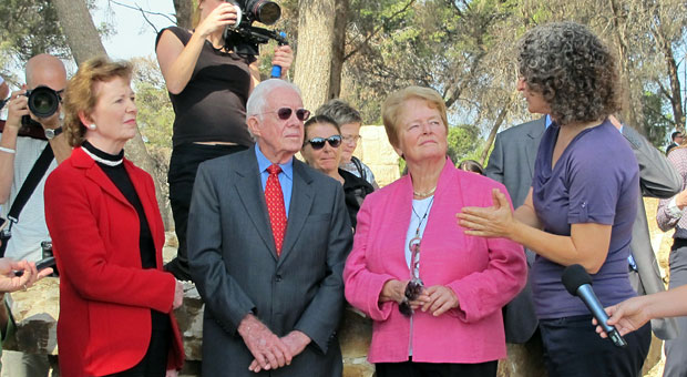 Mary Robinson, Jimmy Carter and Gro Harlem Brundtland speak with Hagit Ofran of Peace Now's Settlement Watch project.